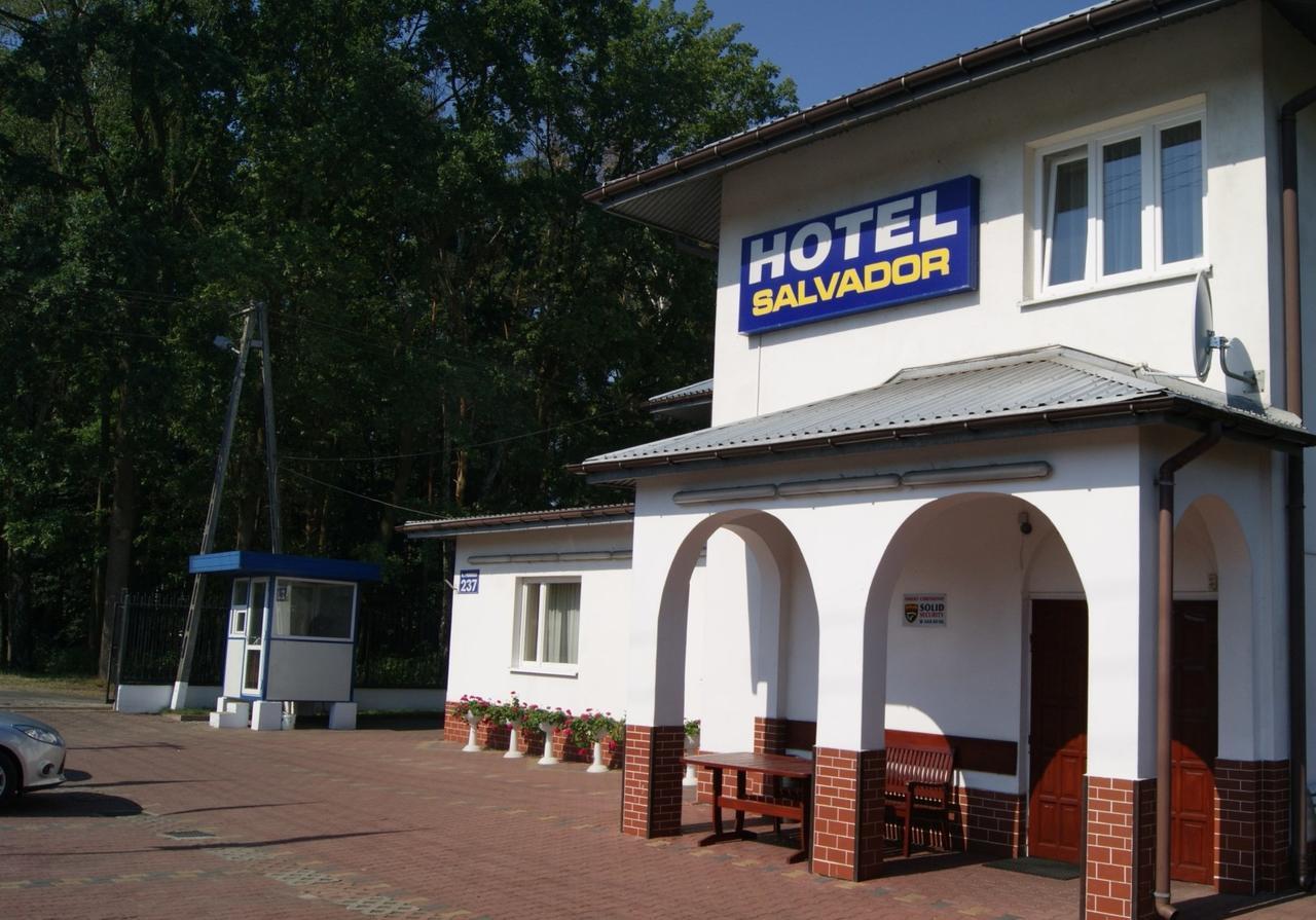 Hotel Salvador Marki Exterior foto